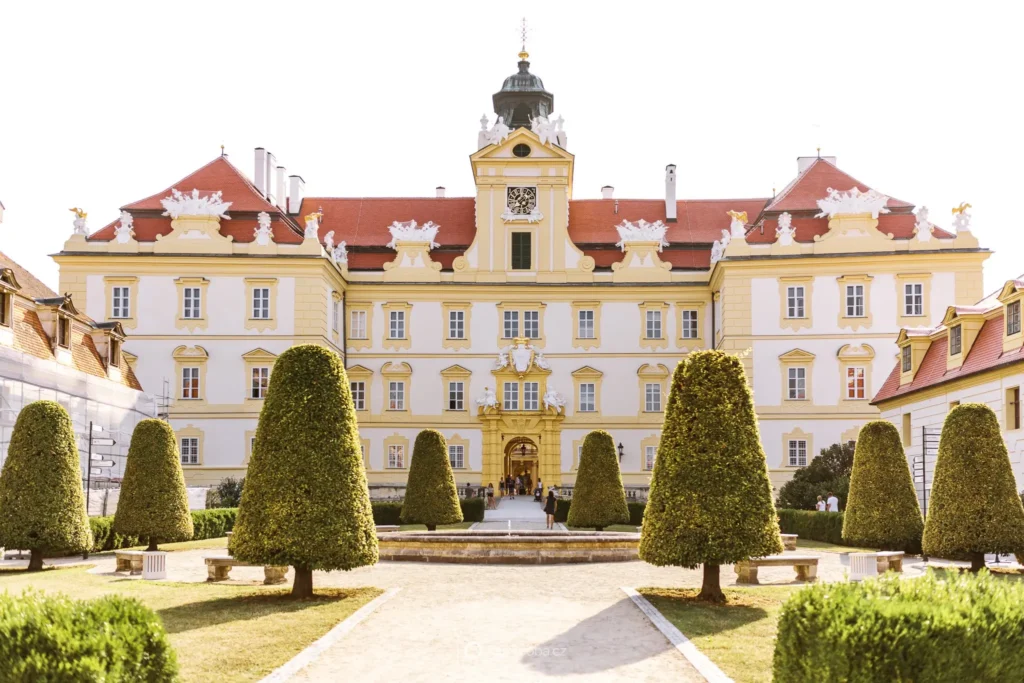 Außenansicht des Schloss Valtice in Tschechien - Ausflugsziele im Weinviertel