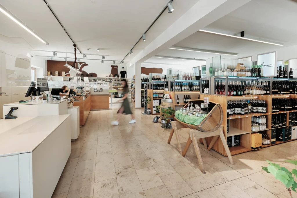 Innenansicht des Verkaufsraum des Weinmarktes Poysdorf - Ausflugsziele im Weinviertel